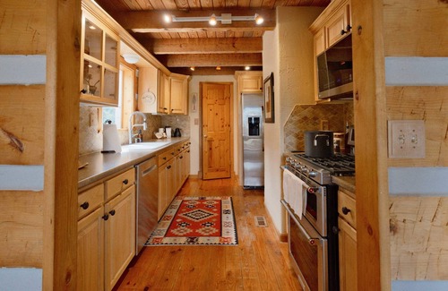 Cascade-Chipita Park Cabin | Hillside Cabin - Mt Views - Patio Decks - Hot Tub