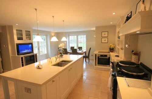 Swinbrook House | Hillside Cottage