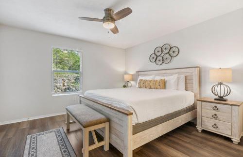Branson House | Hillside Cottage in The Vineyards Resort