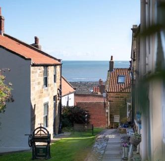 Robin Hood's Bay House | Hillside