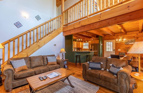 Boone Cabin | Hillside Heaven - Hot tub, pool table, firepit