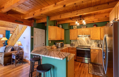 Boone Cabin | Hillside Heaven - Hot tub, pool table, firepit
