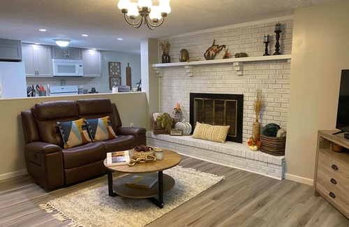 Glen White House | Hillside Hideaway-FALL SPECIALS, MESSAGE FOR DETAILS-Winterplace and National Pa