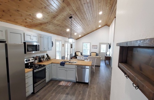 Jasper Cabin | Hillside Hideaway - New Cabin in Jasper