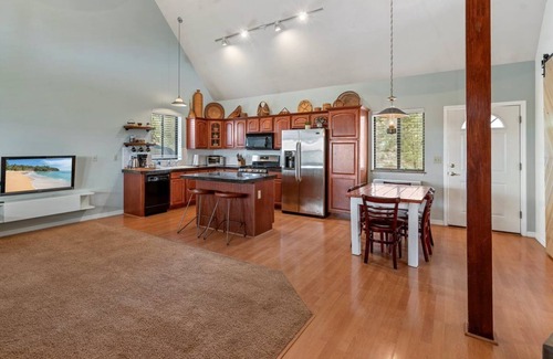 Williams House | Hillside Hideaway