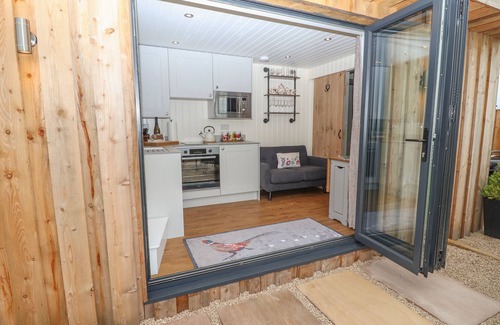 Ashbourne Cottage | Hillside Hut