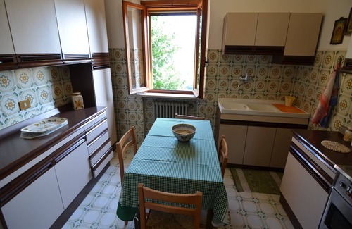 Croce House | Hillside Stay in Montecolombo