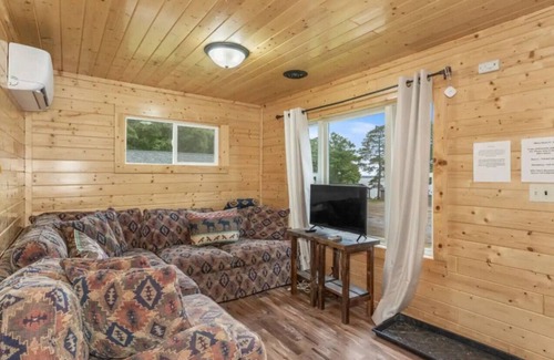 Phelps Cabin | Hillside Resort Cabin #10