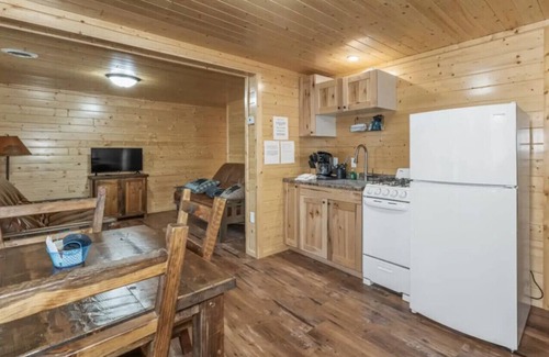 Phelps Cabin | Hillside Resort Cabin #9