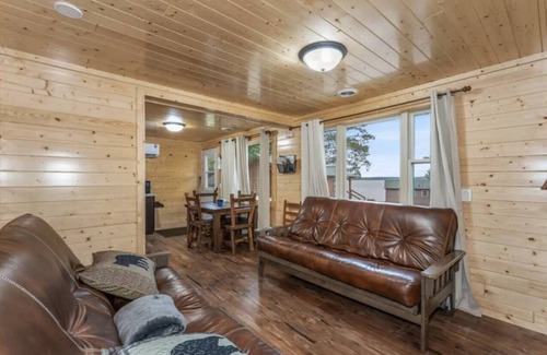 Phelps Cabin | Hillside Resort Cabin #9