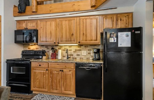 Boyne City Condo | Hillside: Sleeps 13: Golf Pool Lake