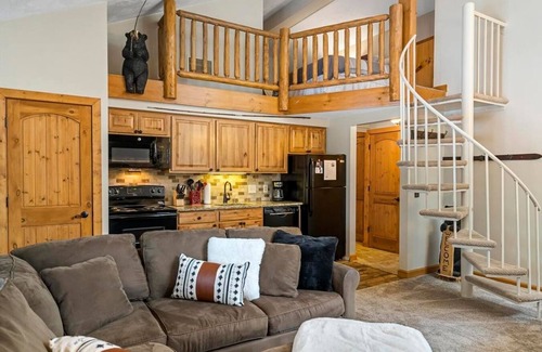 Boyne City Condo | Hillside: Sleeps 13: Golf Pool Lake