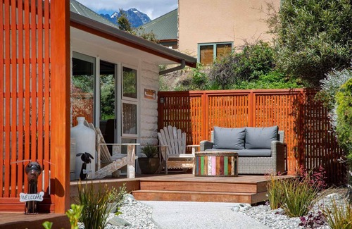Queenstown City Centre Apartment | Hillside Villa 4 – Modern 2BR Walk to Town & A/C