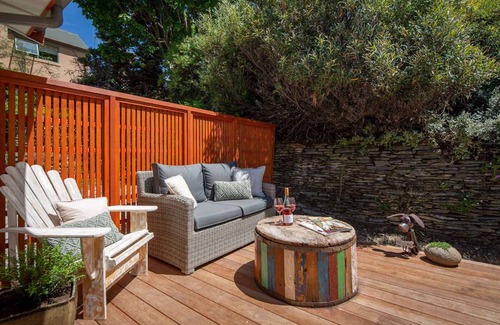 Queenstown City Centre Apartment | Hillside Villa 4 – Modern 2BR Walk to Town & A/C