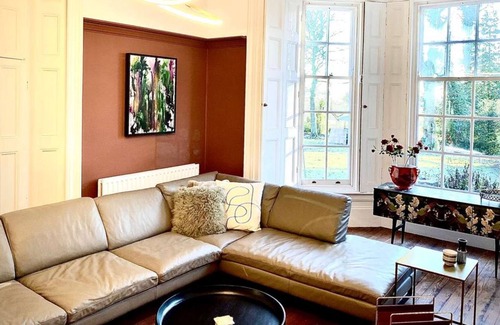Pontefract House | Hillthorpe Manor - Beautiful Country Manor with Hot Tub