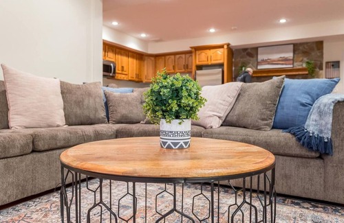 Cross Keys House | Hilltop Escape >1 mile from North River Close to North River, Hone Quarry