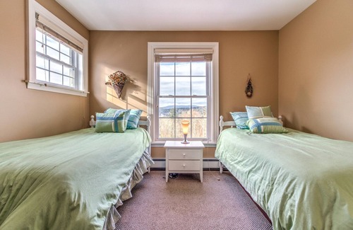 Stratton and Bromley Ski Areas House | Hilltop getaway near multiple ski mountains