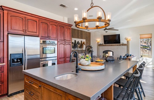 Paso Robles House | Hilltop Hacienda-Luxe Designer Hilltop Hacienda with Amazing Views and Spa!