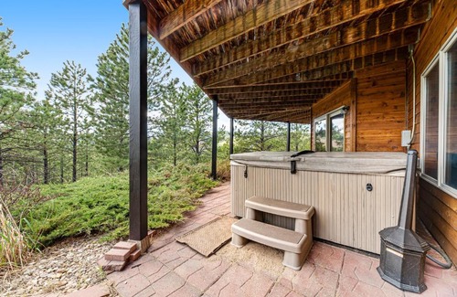 Deadwood House | Hilltop Haven