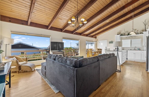 Morro Bay House | Hilltop Haven with panoramic views of Morro Bay Rock & Pacific Ocean with deck