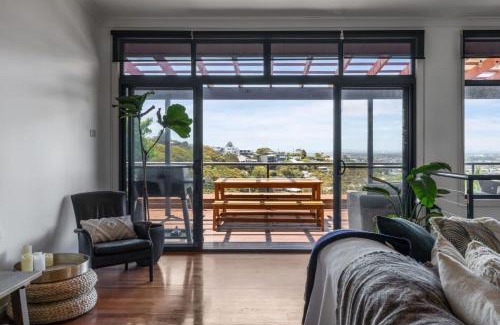 Merewether House | Hilltop Hideaway Family Escape