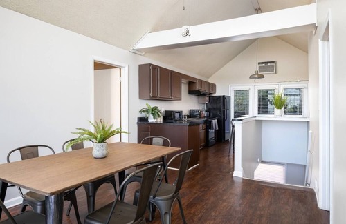 Five Points South Condo | Hilltop Hideaway- Groups/6 Bedrooms/King Beds