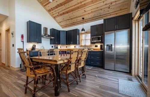 McHenry Cabin | Hilltop Hideaway, Sleeps 7, Hot tub, and fire pit!