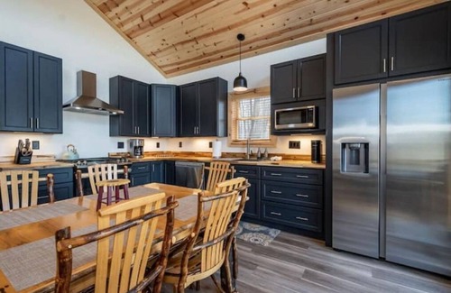 McHenry Cabin | Hilltop Hideaway, Sleeps 7, Hot tub, and fire pit!