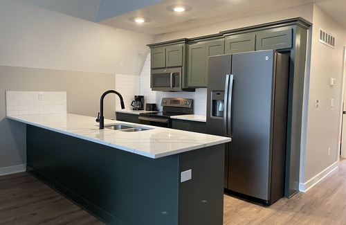 Gravois Mills House | Hilltop Hideaway at Station 46
