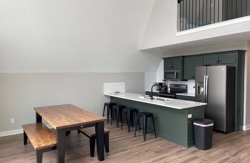 Gravois Mills House | Hilltop Hideaway at Station 46