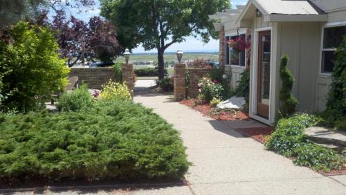 Broomfield Hotel | Hilltop Inn Broomfield Denver