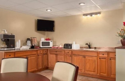 South Hills Hotel | Hilltop Inn