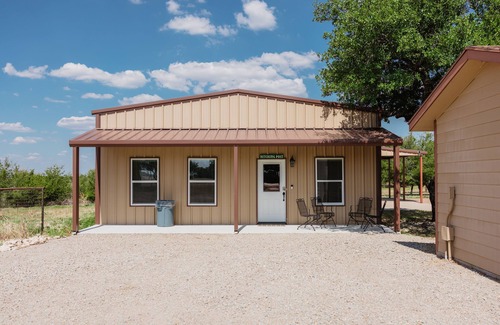 Springtown House | Hilltop lodge with spectacular views and roaming wildlife.