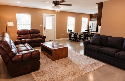 Springtown House | Hilltop lodge with spectacular views and roaming wildlife.