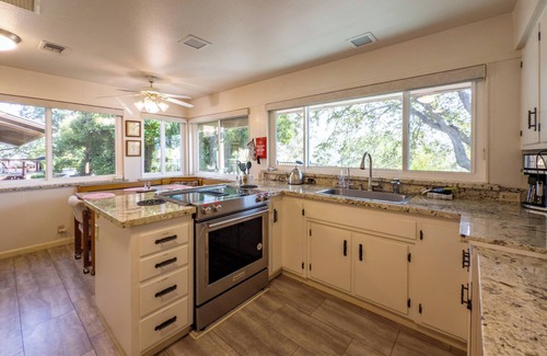 Mariposa House | Hilltop Manor- Views - Family Home/Private - Pool and Spa
