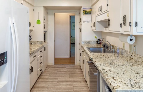 Mariposa House | Hilltop Manor- Views - Family Home/Private - Pool and Spa