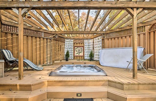 Marietta Apartment | Hilltop Marietta Apt with Custom Design and Decor!