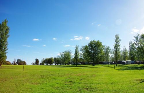 Tyntynder South Resort | Hilltop Resort