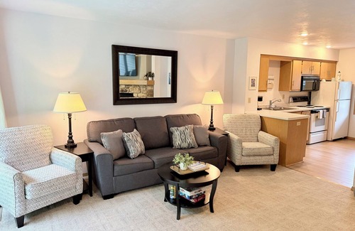 Fish Creek Condo | Hilltop Retreat Fish Creek, Door County - Half Mile to Peninsula State Park