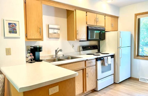 Fish Creek Condo | Hilltop Retreat Fish Creek, Door County - Half Mile to Peninsula State Park