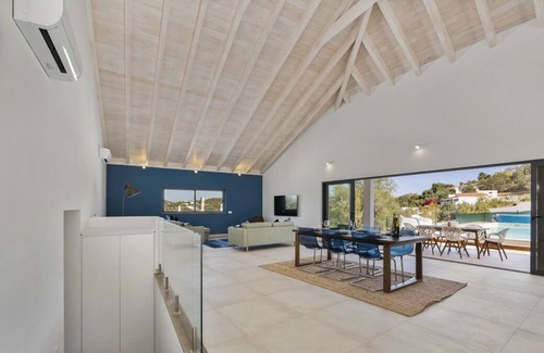 Alfeicao Villa | Hilltop Villa