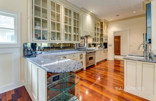East Hampton House | Hilltop Villa with Stunning Sunsets