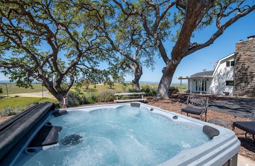 Paso Robles House | Hilltop Vineyard Estate with 360 Views, Hot Tub & Pool!
