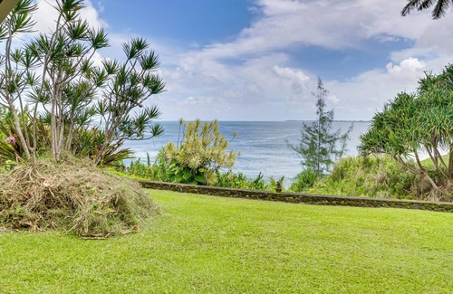 Hilo Cottage | Hilo Home w/Private Deck + Stunning Ocean Views!
