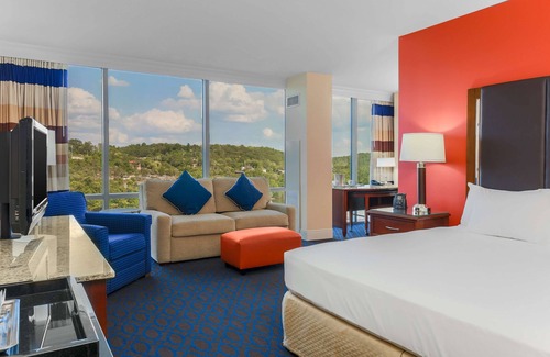 Downtown Branson Hotel | Hilton Branson Convention Center
