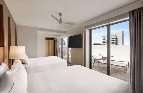 Mid Beach Resort | Hilton Cabana Miami Beach Resort