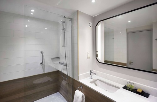 Cobham Hotel | Hilton Cobham