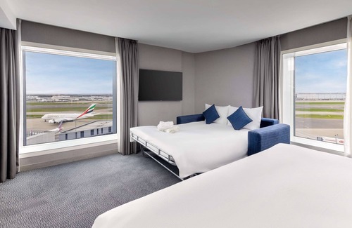Heathrow Villages Hotel | Hilton Garden Inn London Heathrow Terminal 2 and 3