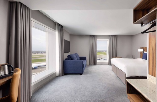Heathrow Villages Hotel | Hilton Garden Inn London Heathrow Terminal 2 and 3