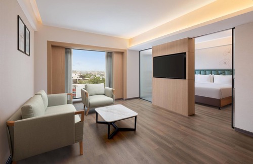 Surat Hotel | Hilton Garden Inn Surat City Centre